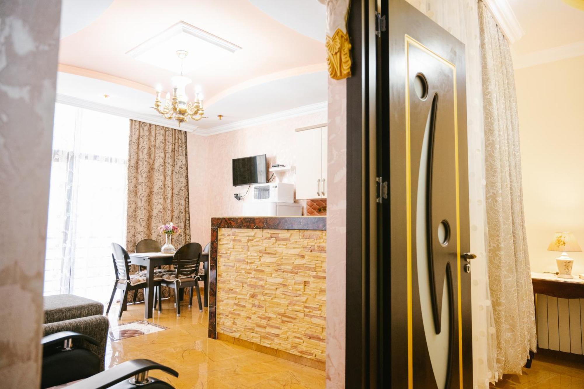 Ekaterine'S Apartments バトゥーミ エクステリア 写真
