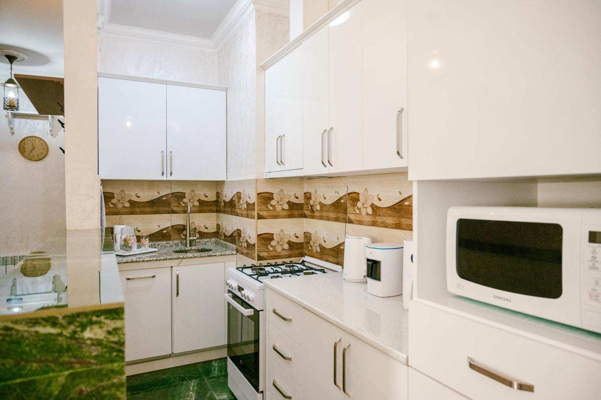 Ekaterine'S Apartments バトゥーミ 部屋 写真