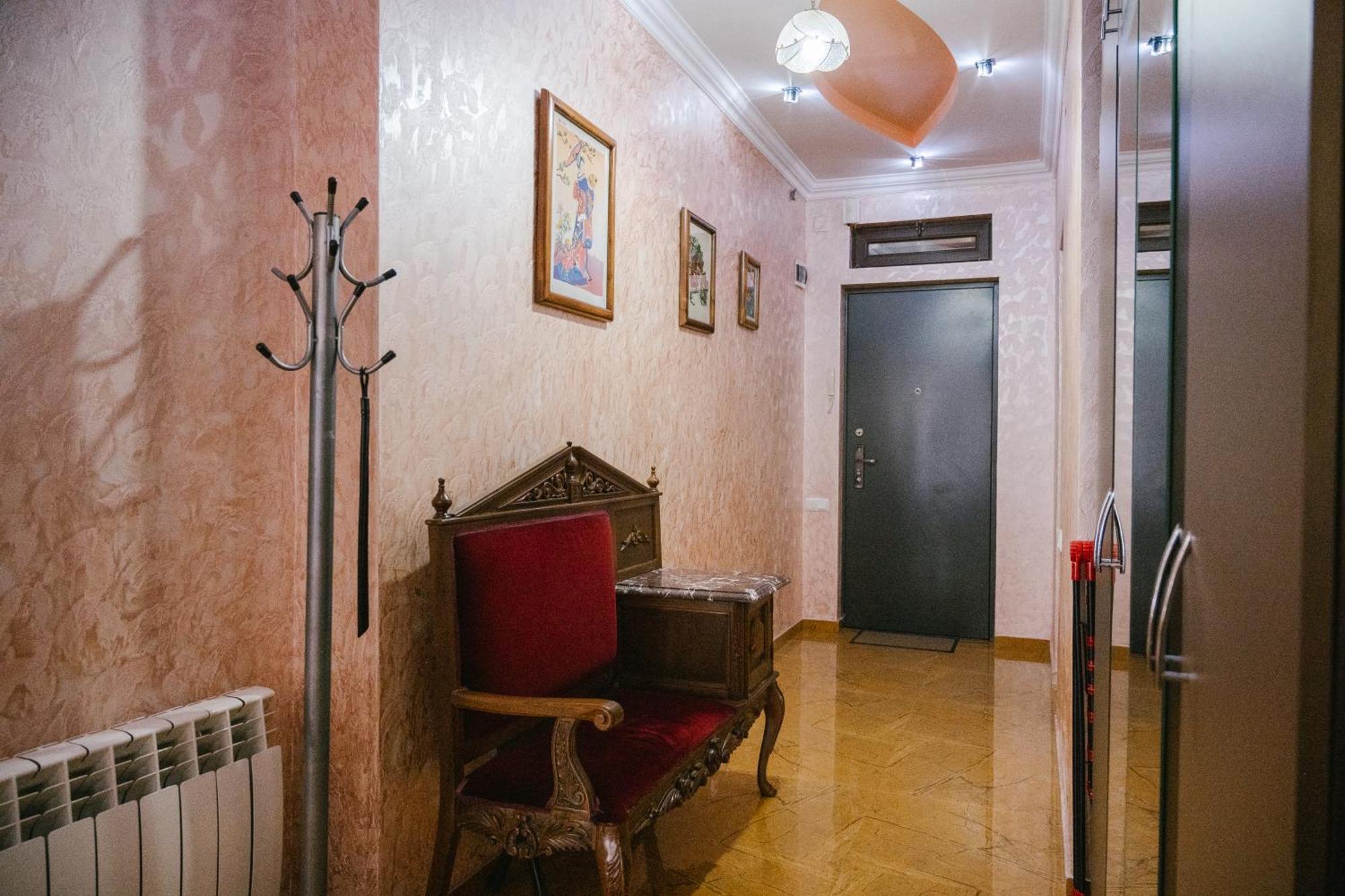 Ekaterine'S Apartments バトゥーミ 部屋 写真