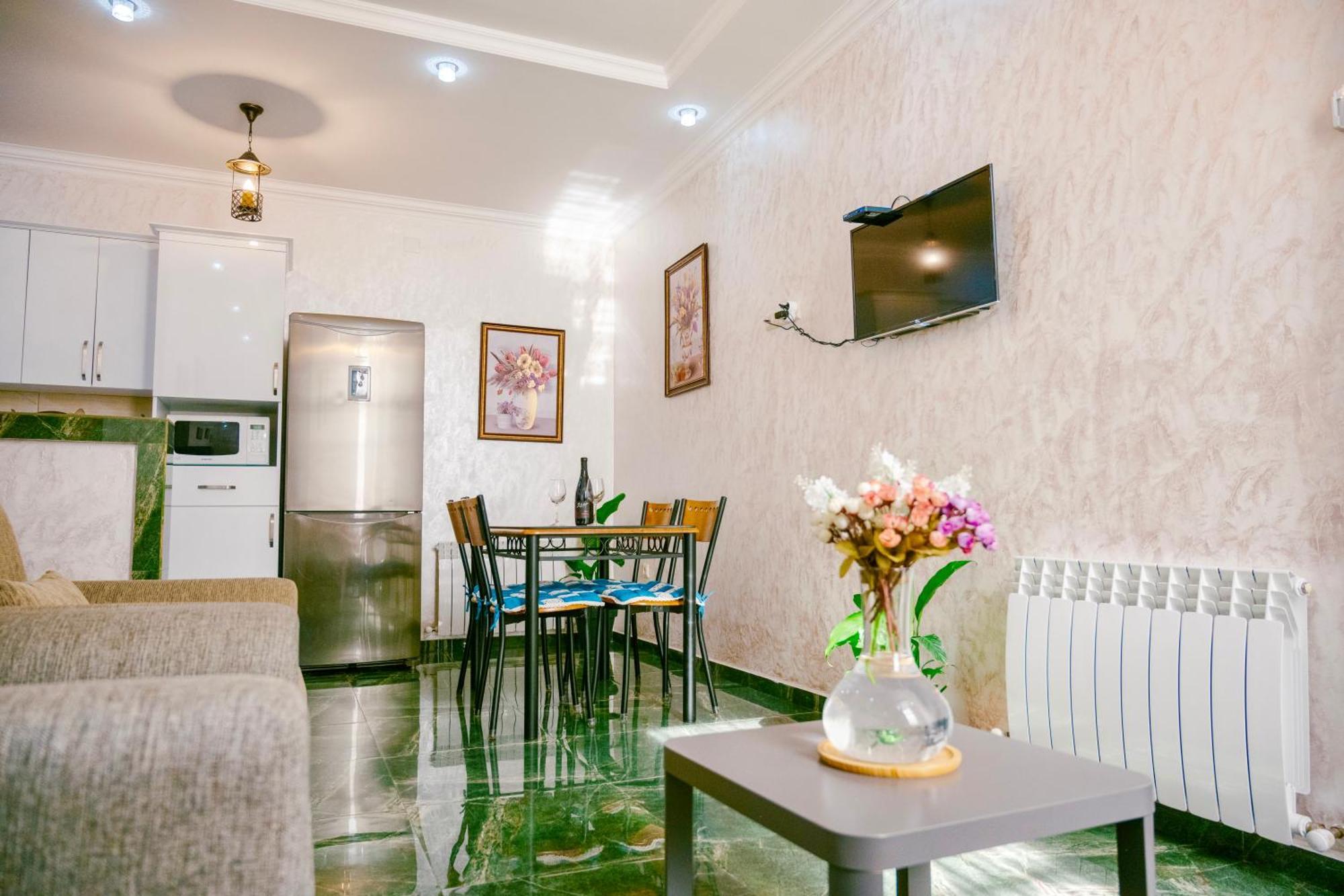 Ekaterine'S Apartments バトゥーミ 部屋 写真