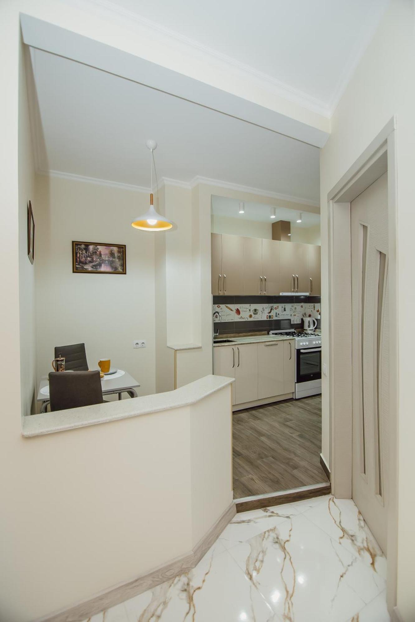 Ekaterine'S Apartments バトゥーミ 部屋 写真
